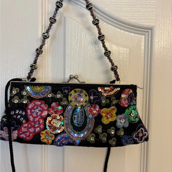 Le Régale Embroidered Floral Beaded Clutch with Beaded Strap & Clasp Close - Picture 4 of 8